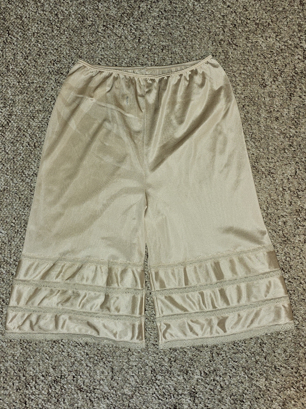 Sears Mid Century Vintage Cream Satin Ruffle Hem Slip Shorts Sz M